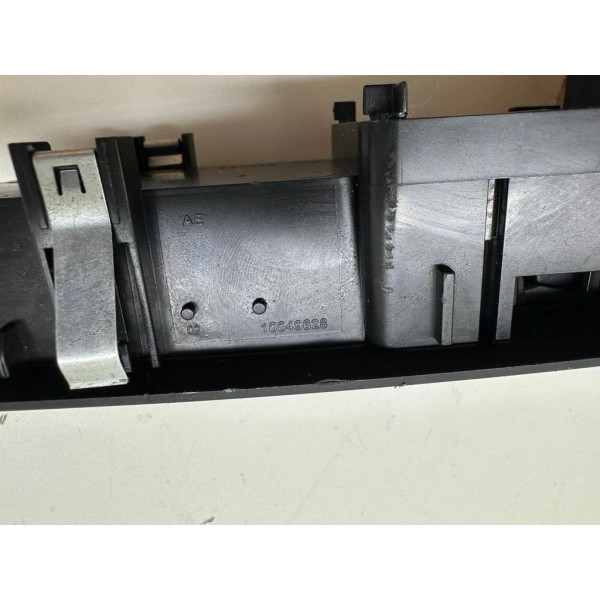 Botão Vidro Elétrico Dianteiro Direito  Cherokee 2012 1484