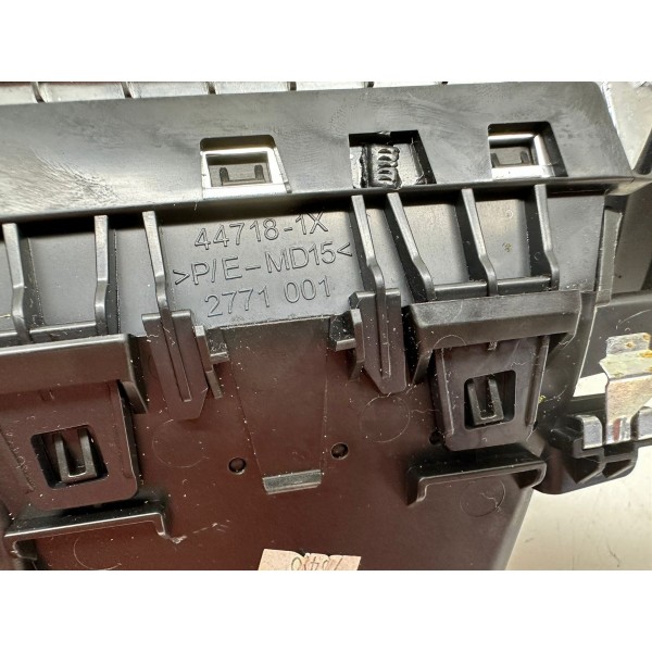 Difusor De Ar Dianteiro Direito Peugeot 208 2014 4417