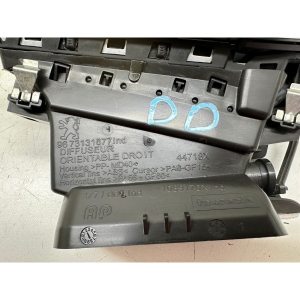 Difusor De Ar Dianteiro Direito Peugeot 208 2014 4417