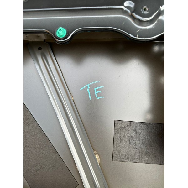 Porta Traseira Esquerda Dodge Journey 2013 C/ Detalhe Traseiro Esquerdo Preto