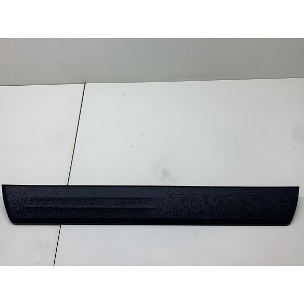 Soleira Externa Dian/esquerda Toyota Hilux Srx 2022 7775 Pre Preto