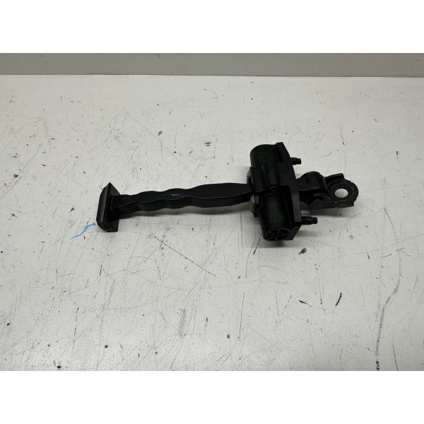 Limitador Da Porta Traseira Direita Cruze Lt 2017 3542