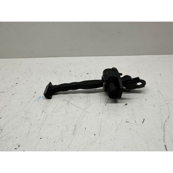 Limitador Da Porta Traseira Direita Cruze Lt 2017 3542