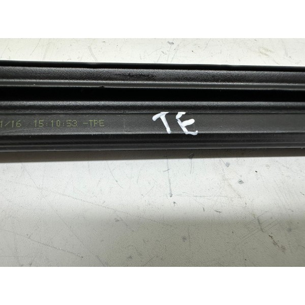 Pestana Interna Tras/esquerda Peugeot 208 2017 15018yb2 5203 Preto