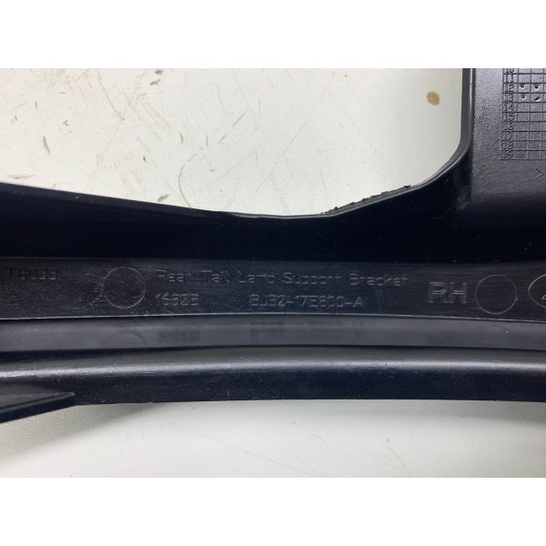 Guia Para-choque Tras. Dir. Evoque 2013 Bj3217e800a 2727