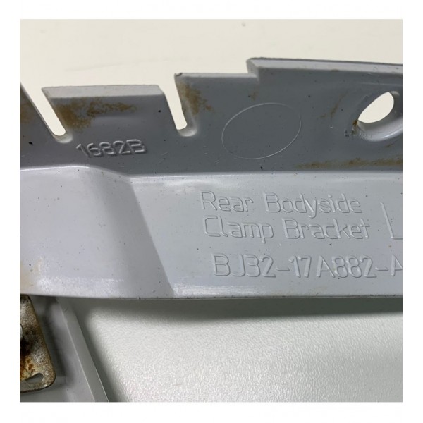 Guia Para-choque Diant. Esq. Evoque 2013 Bj3217a882ac 2721