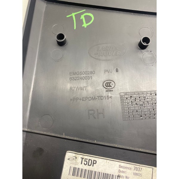 Acabamento Direito Coluna Inferior Discovery 4 2013