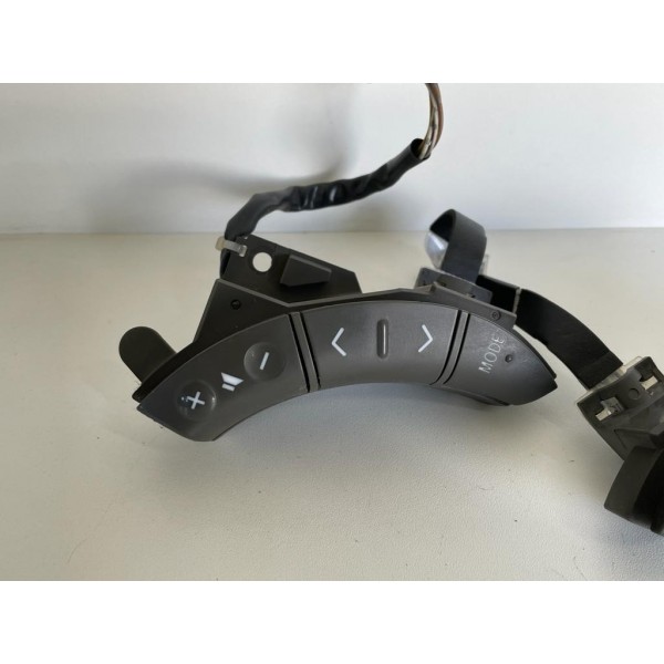 Par Comando Do Som Toyota Hilux 2011 Original 460