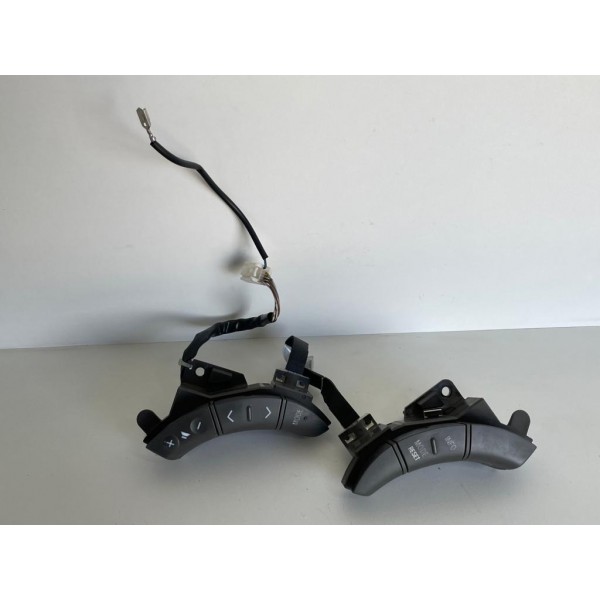 Par Comando Do Som Toyota Hilux 2011 Original 460