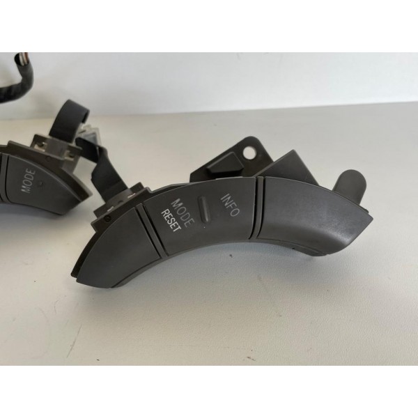 Par Comando Do Som Toyota Hilux 2011 Original 460