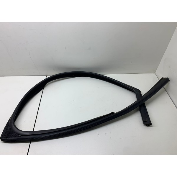 Borracha Vidro Tras/direito Ford Ka 2020 Preto