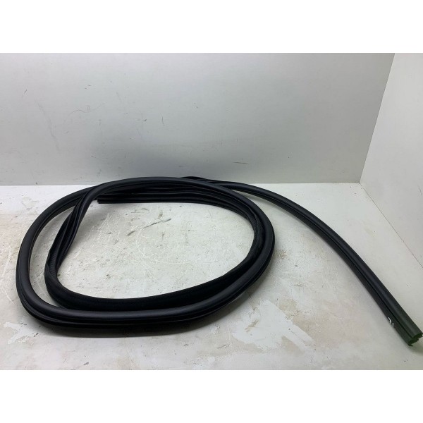 Borracha Traseira Esquerda Nissan Kicks Exclusive 2022