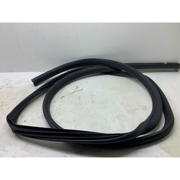 Borracha Traseira Direita Nissan Kicks Exclusive 2022