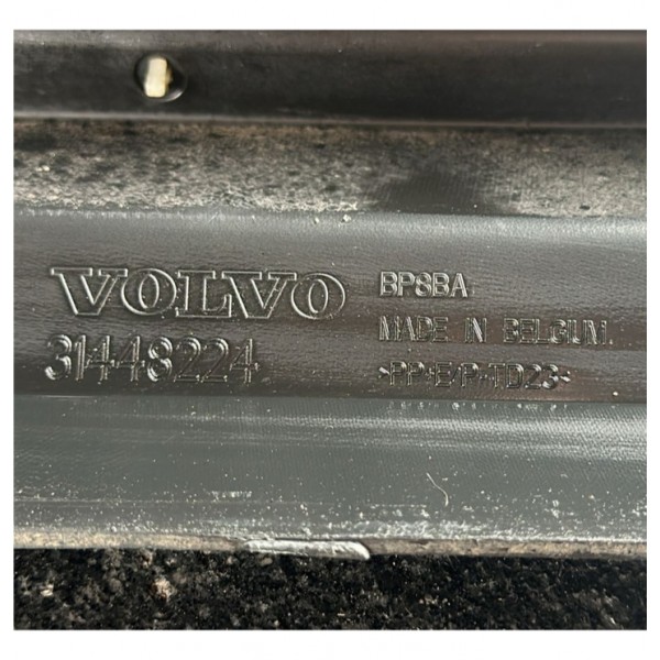 Spoiler ( Direito ) - Volvo Xc40 Recharge Pe 22 Original