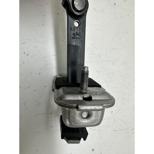 Limitador Porta Dianteira Direita Peugeot 208 2017 5264