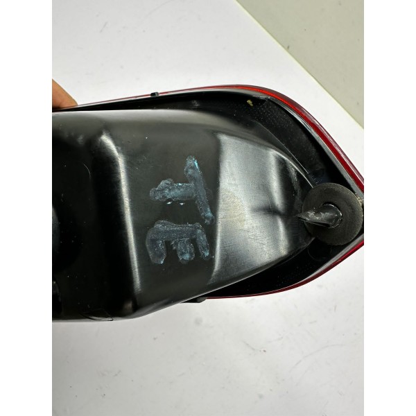 Lanterna Tampa Traseira Esquerda Kia Cerato 2014 4820 Esquerdo