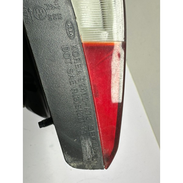 Lanterna Tampa Traseira Esquerda Kia Cerato 2014 4820 Esquerdo